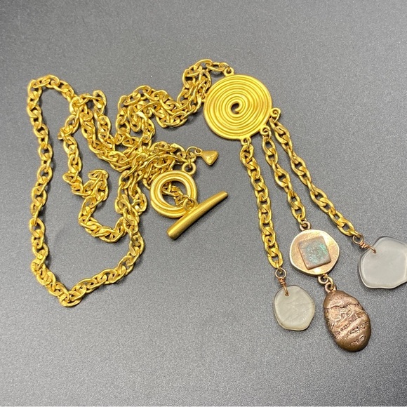 LCi LIZ CLAIBORNE Long Gold Necklace Dangles Toggle Clasp - Picture 2 of 7